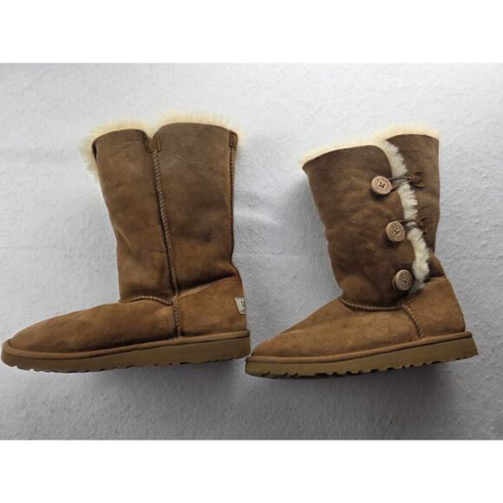 Ugg Tan High 3 Button Boot Size 4